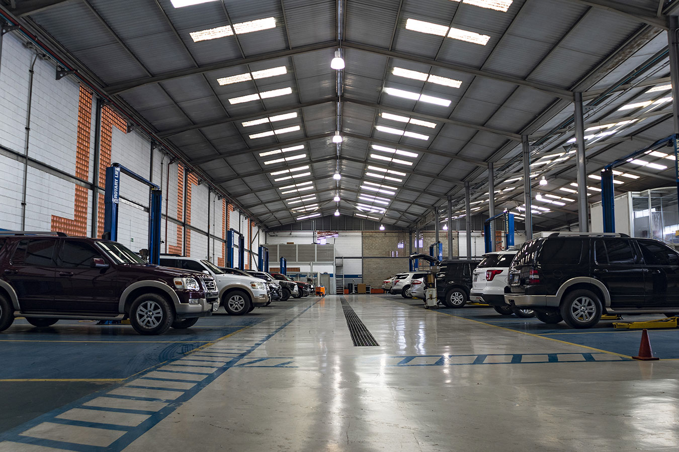 Confía tu vehículo en nuestro equipo de profesionales con certificación técnica Ford en el mejor taller de Maracay - Auto Plaza